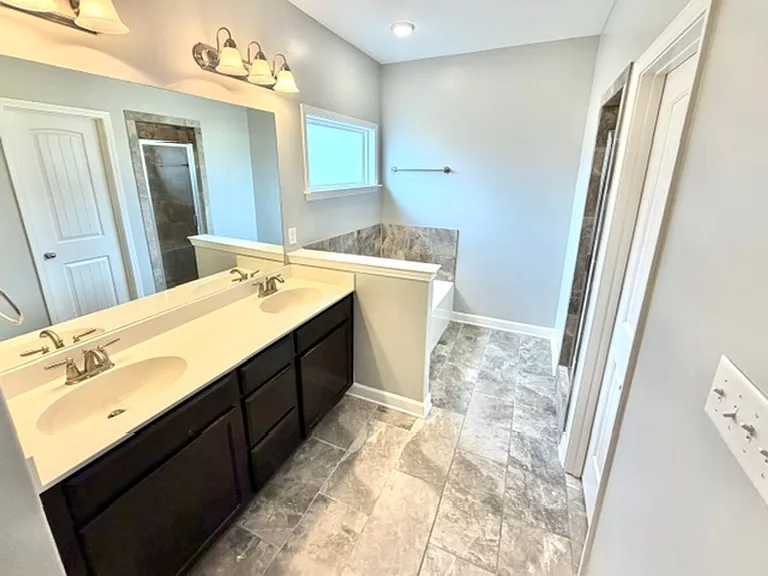 8604 Birnham Cv — Photo 7