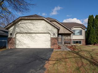 1639 Helena Rd N, Oakdale, MN 55128