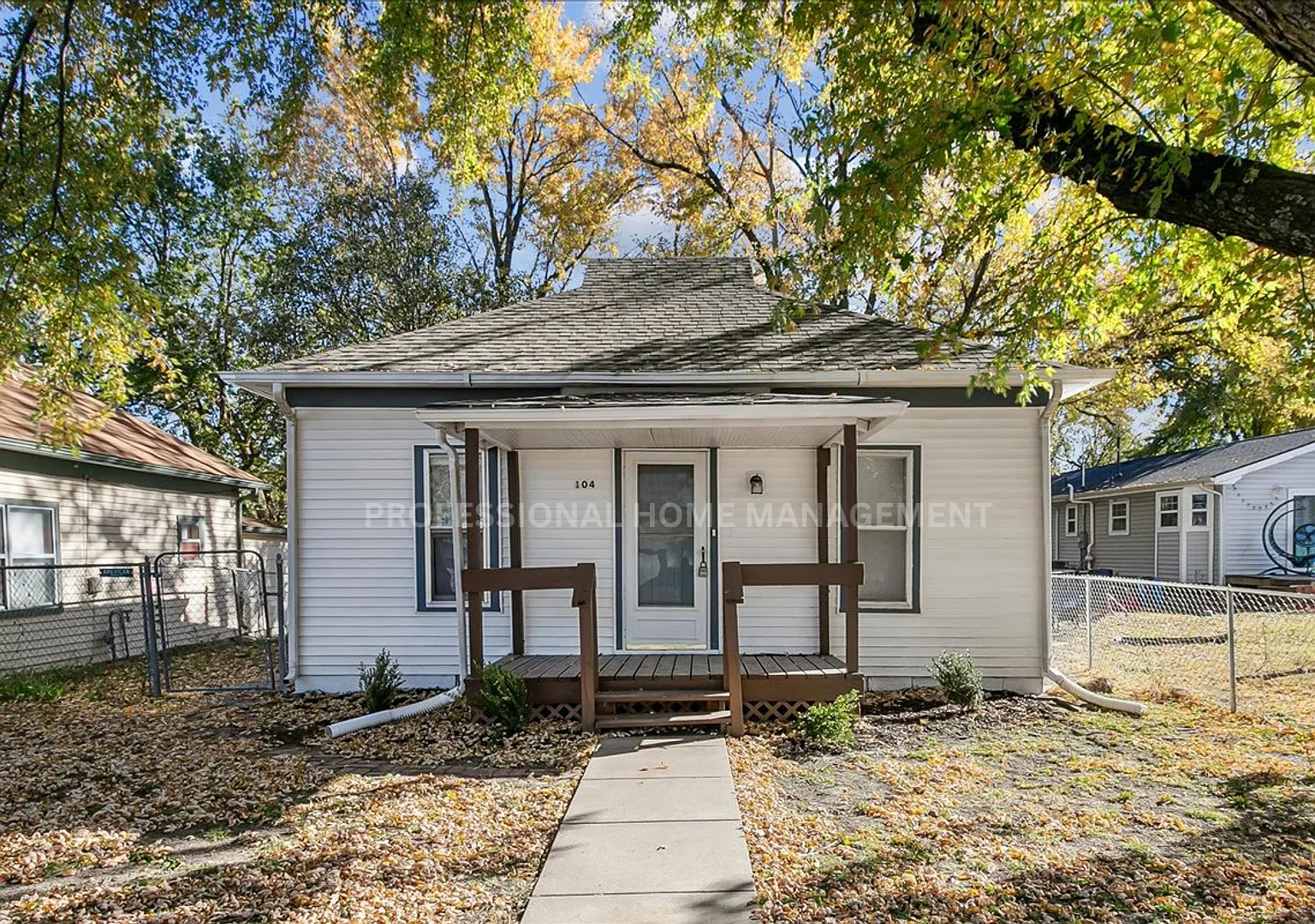 Charming Updated 2 Bedroom Home in Rose Hill. Rent To Own Available! — Photo 1