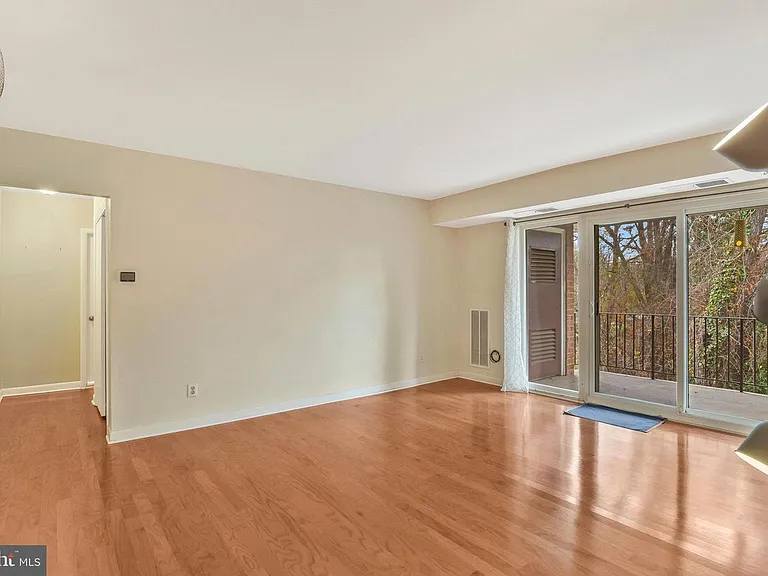 3846 Lyndhurst Dr #302 — Photo 4