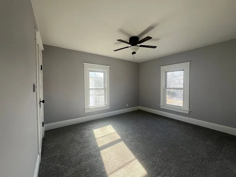 2415 Farnam St — Photo 6