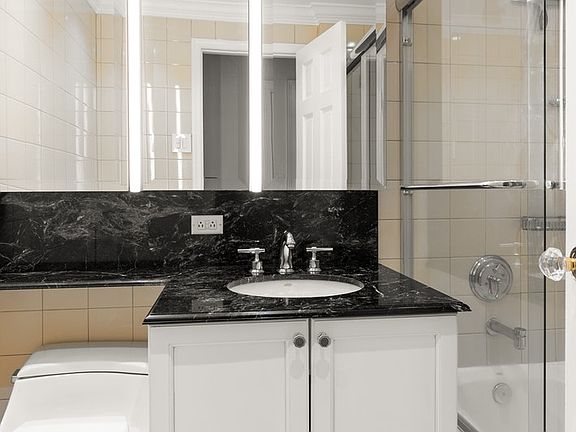 4th image of 35 E 85th St APT 3BN