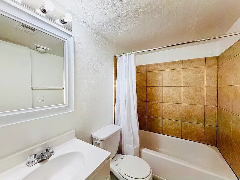Santa Cruz Apartments - Studios, 1 Bedroom and 2 Bedrooms with Pool! — Photo 23