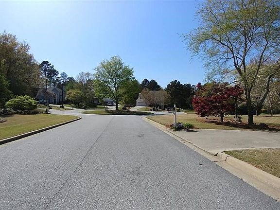 4th image of 2330 Crystal Ct