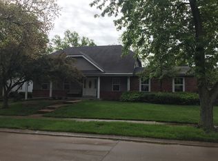 15694 Heathercroft Dr, Chesterfield, MO 63017