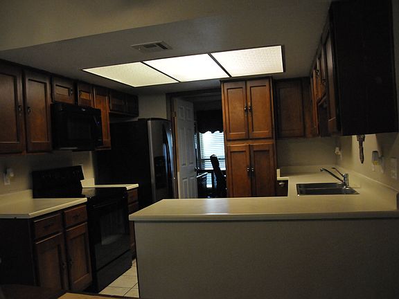 5th image of 8330 Thorncliff Dr