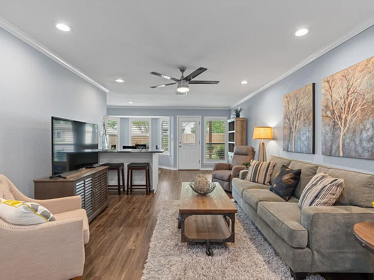 226 Claris Ln — Photo 4