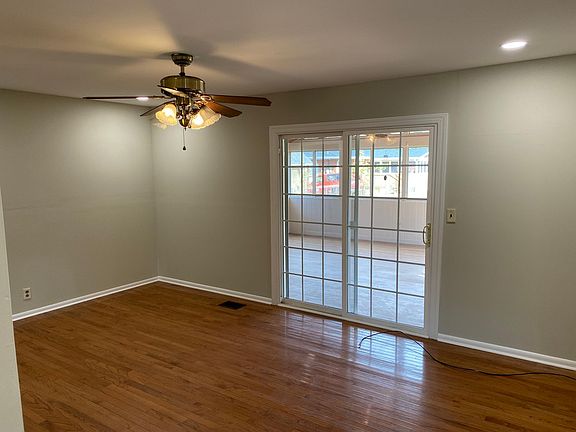 3rd image of 822 Neal Dr