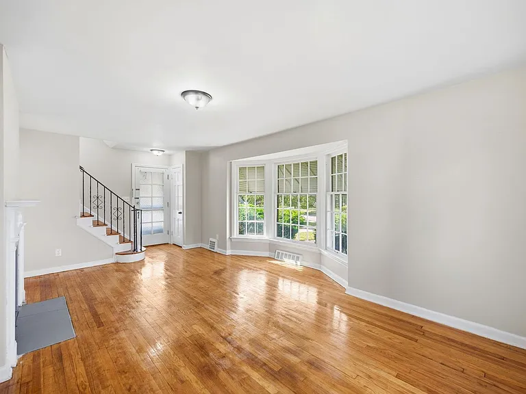 26900 Forestview Ave — Photo 6