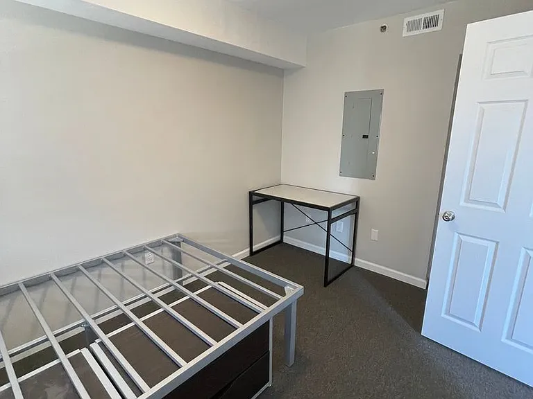 301 E Chalmers St — Photo 25
