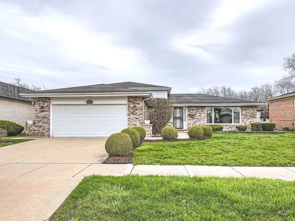 253 S Ellis Ave, Glenwood, IL 60425