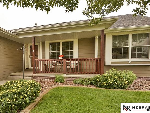 3rd image of 21421 Parkview Dr