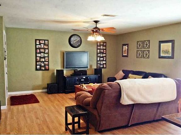2nd image of 1401 Autumn Dr