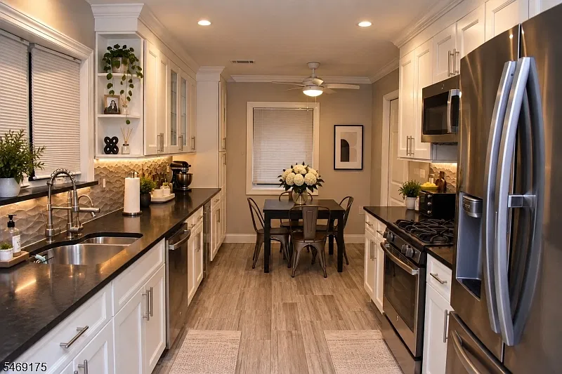 3 bed, 1.5 bath, $4,500 — Photo 4