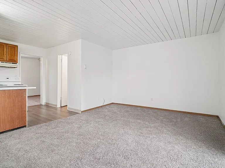 Brentwood Apartments — Photo 13