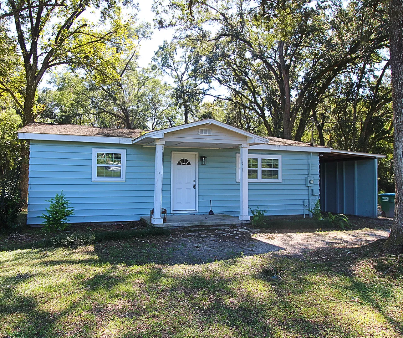 Quaint 2-Bedroom Available in North Crawfordville — Photo 2