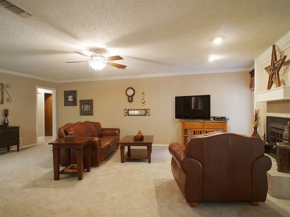 4th image of 4205 York Dr