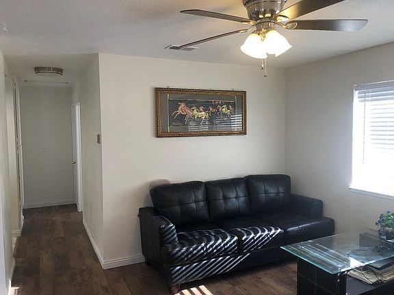 3rd image of 475 Sieber Ct