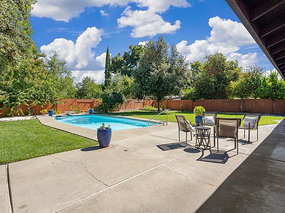 3rd image of 2105 Amador Ave