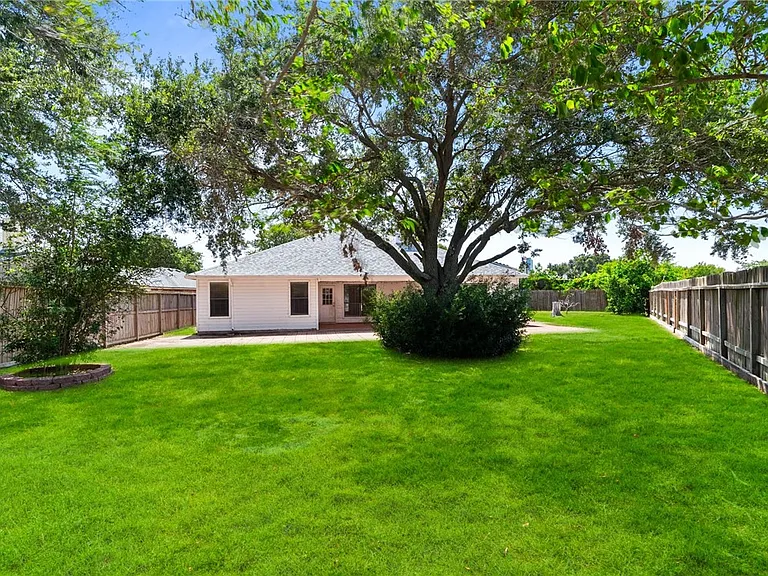 6234 Jessica Dr — Photo 19