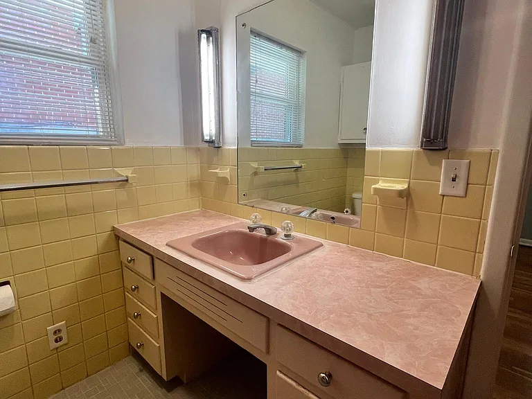 525 Far Hills Ave — Photo 13