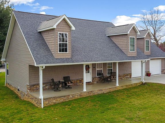 2nd image of 1930 Colonial Cir