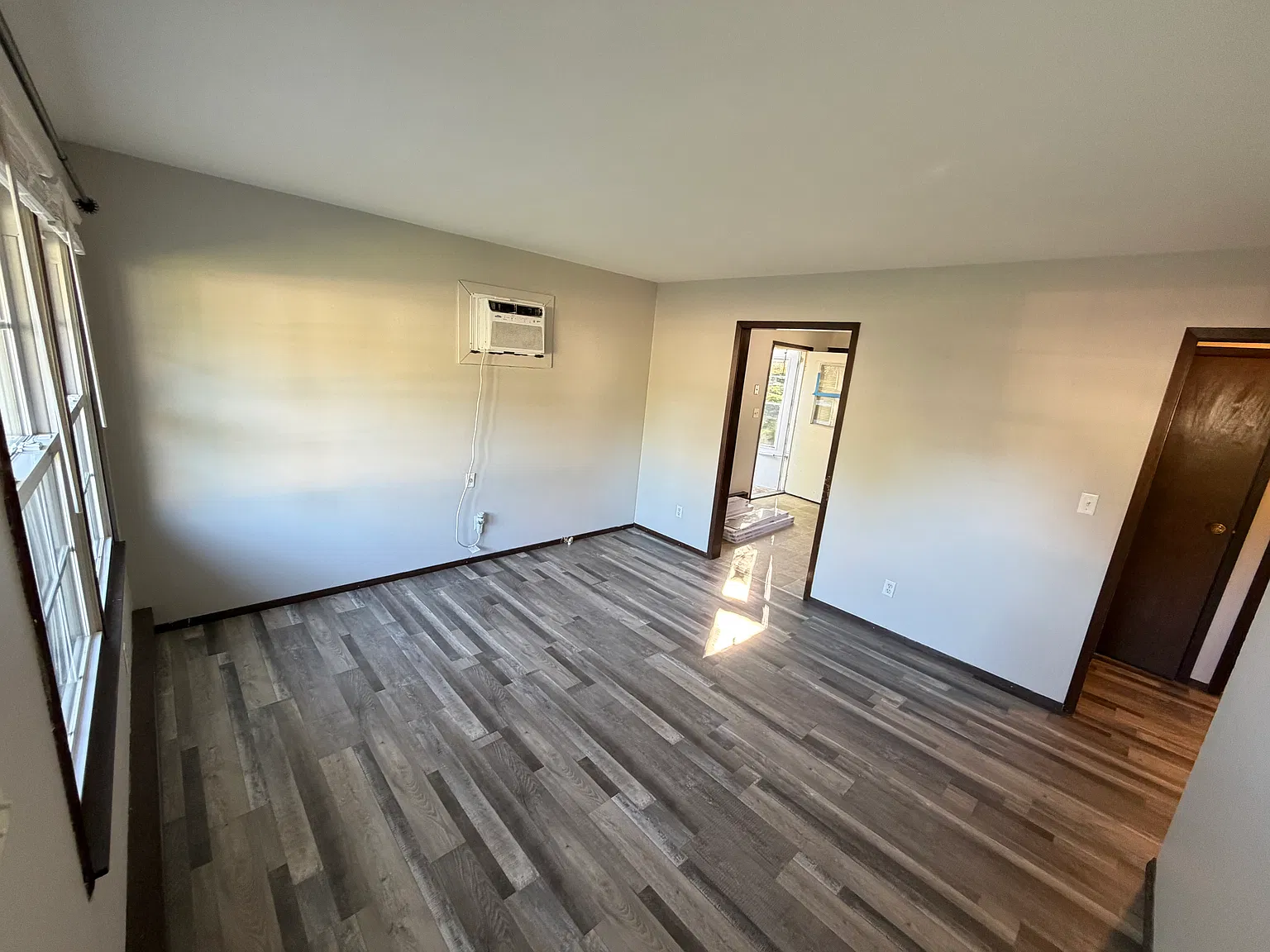 2 bed, 650 sqft, $915 — Photo 2