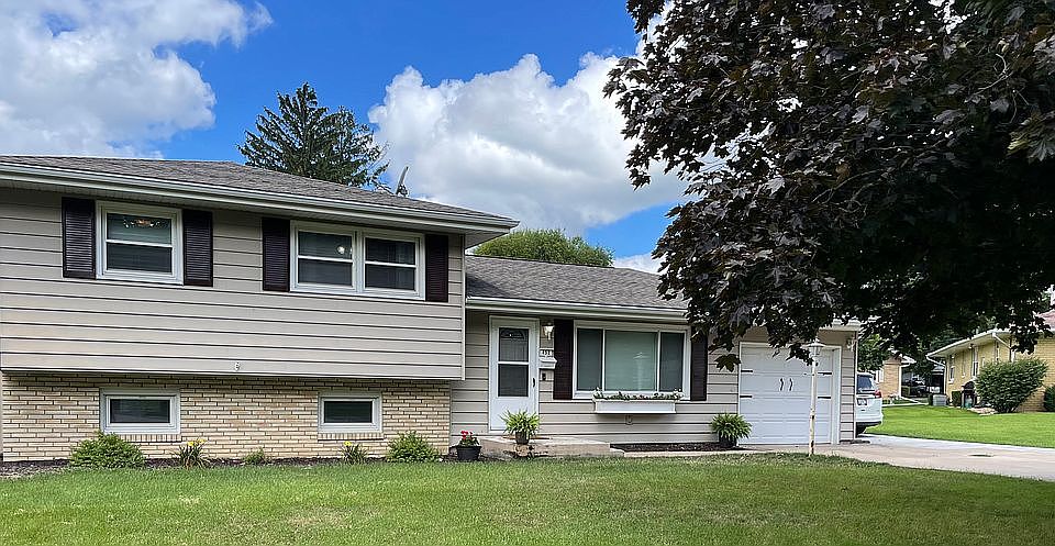 1st image of 452 N Pleasant Ave