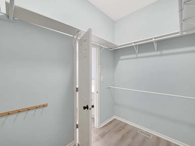 310 Cornwall Cir — Photo 19