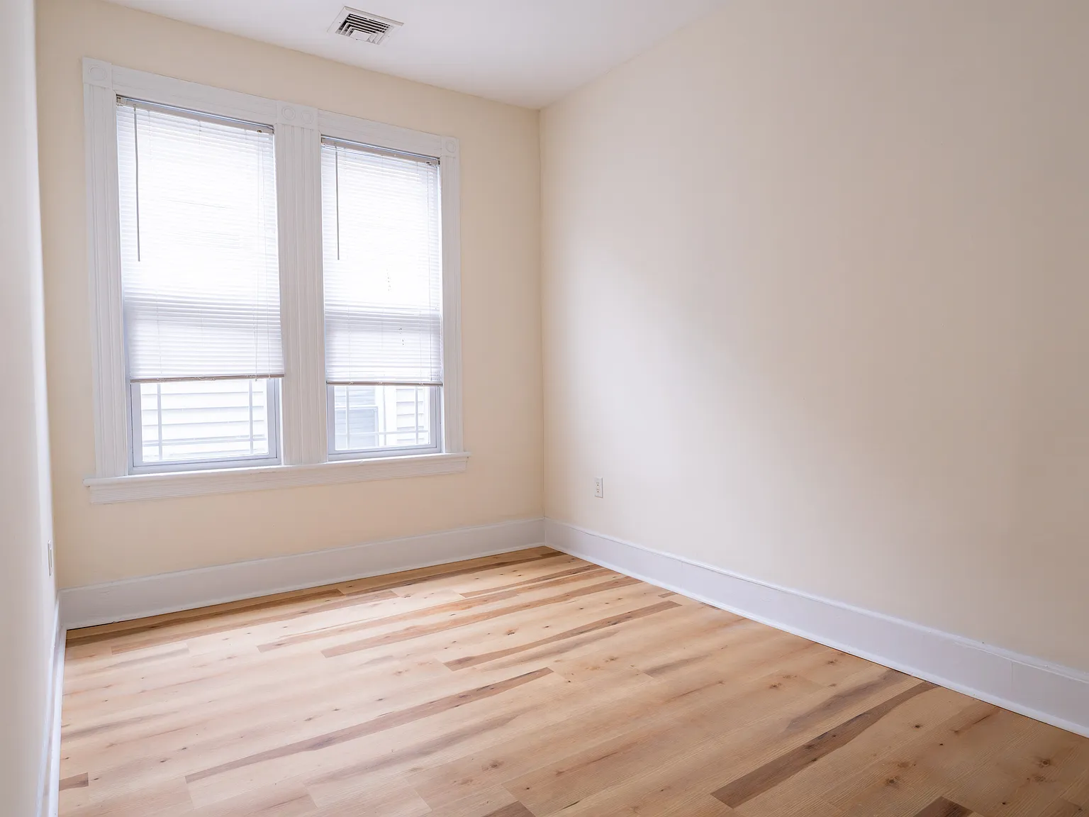 3 bed, 1000 sqft, $2,700 — Photo 4