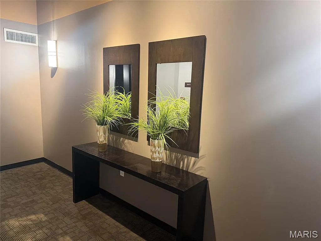 1 bed, 1.0 bath, 1002 sqft, $1,200 — Photo 4