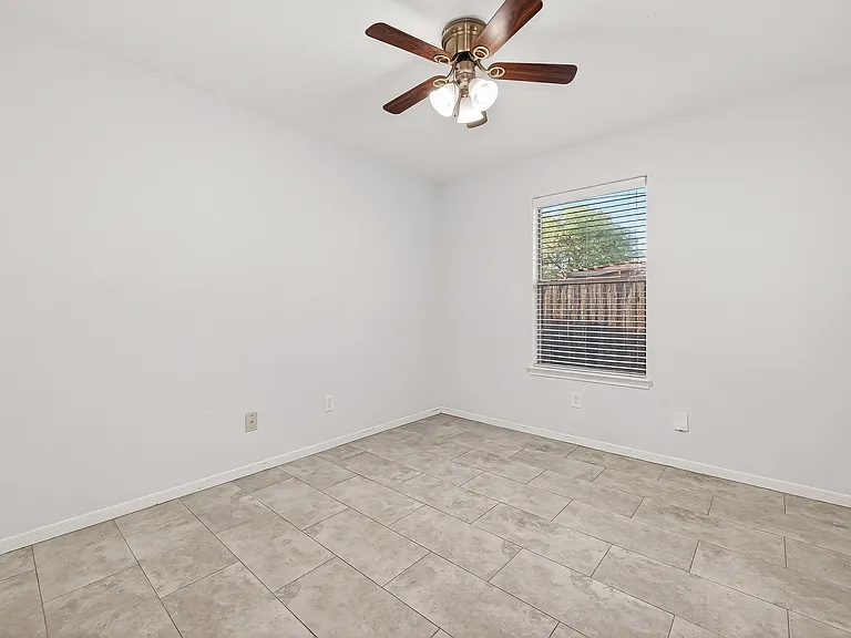 2731 Roaring Oaks Ln — Photo 28