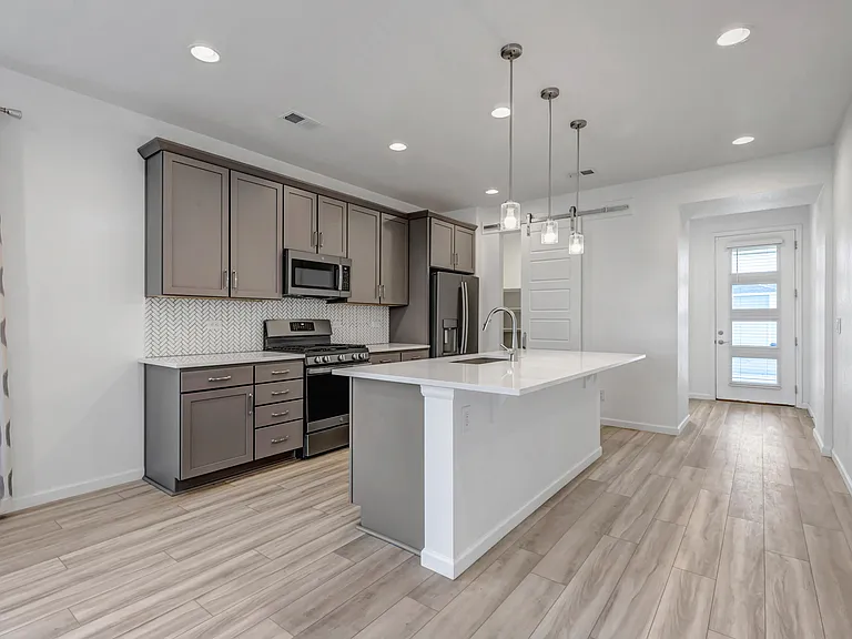 4007 Castle Vista Ln — Photo 13