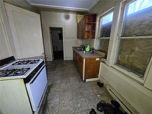 5th image of 80 Huntington Park