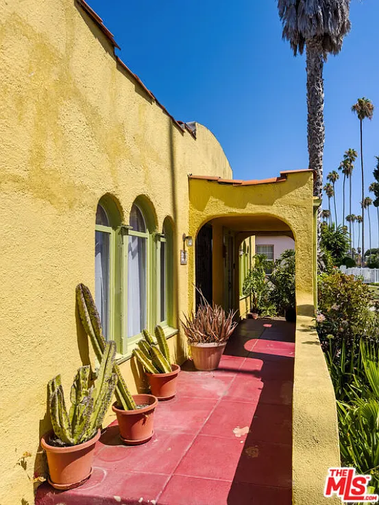 Yellow Casita — Photo 1