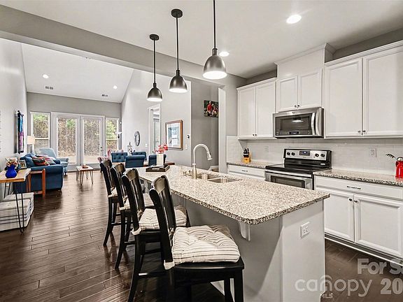 4th image of 1008 Archibald Ave