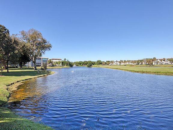 4th image of 2903 Victoria Circle #M1