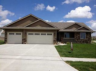 2005 SE Oxford St, Waukee, IA 50263