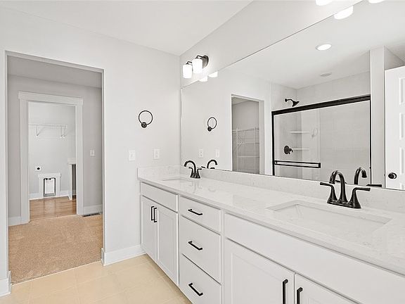 4th image of 904 Knoll Dr