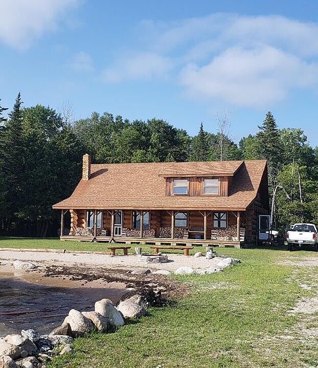 1st image of 196 E Huron Dr