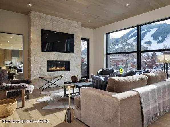 175 S Glenwood St #202, Jackson, WY 83001