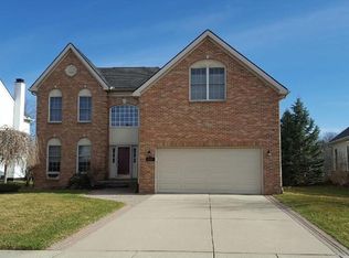 1125 Polo Dr, South Lyon, MI
