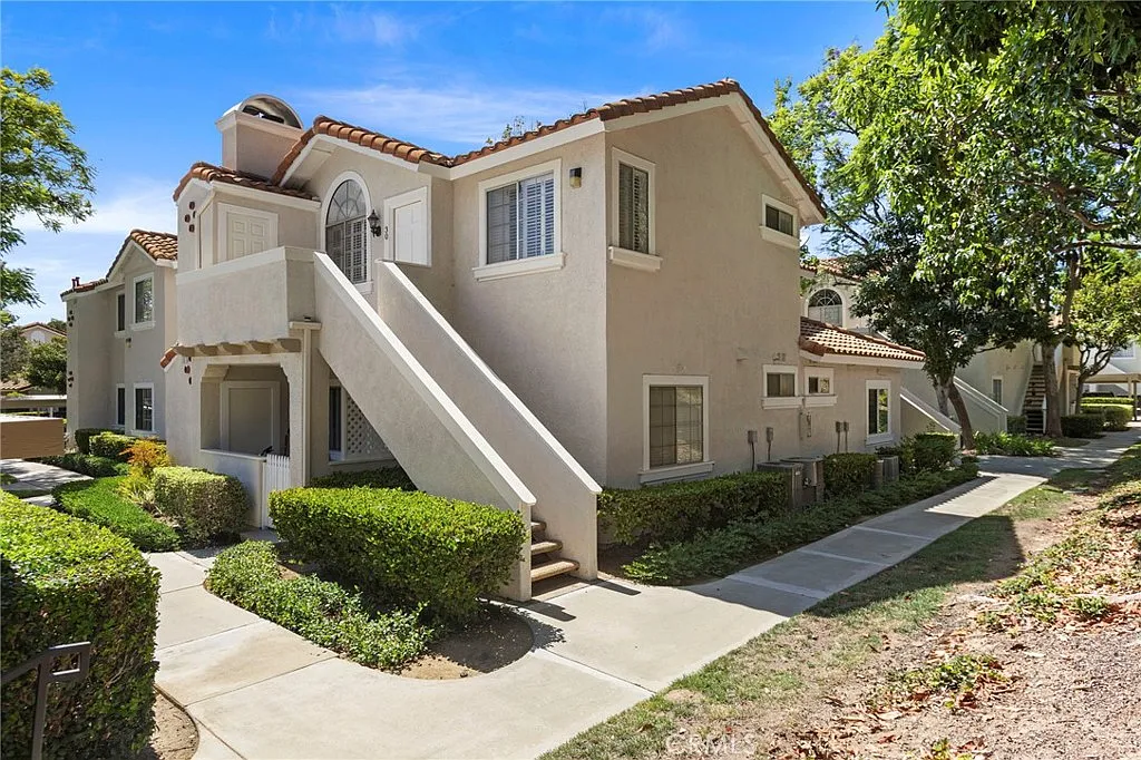2 bed, 737 sqft, $2,800 — Photo 2