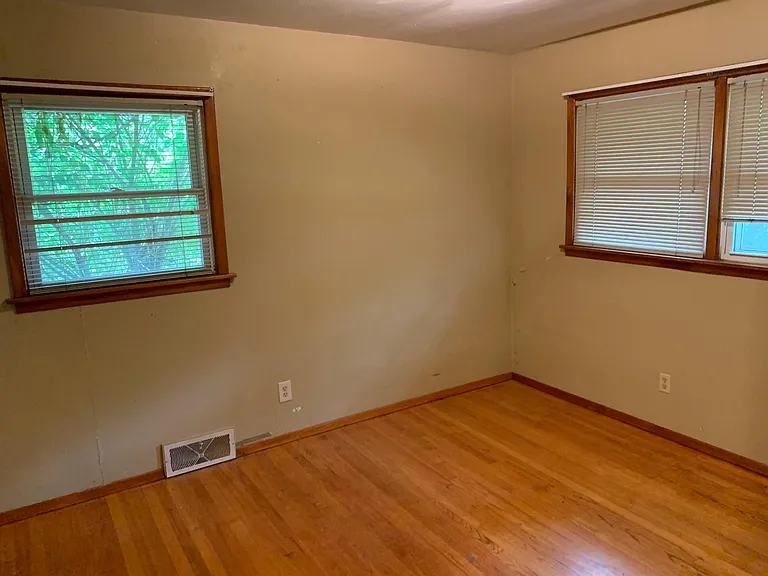 1403 Hillcrest Dr — Photo 9