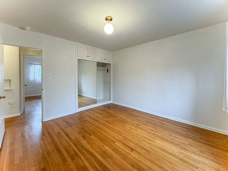 2033 Euclid St #6 — Photo 11
