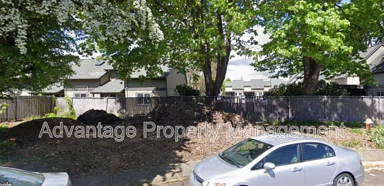1341 SW Maple Tree Ct — Photo 1