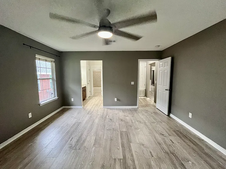 1232 Greystone Ln — Photo 27