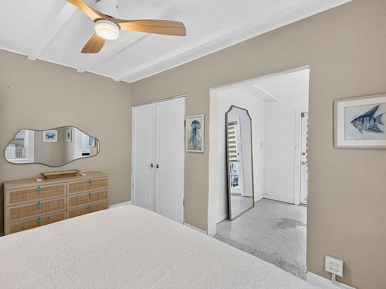 601 NE 14th Pl — Photo 27