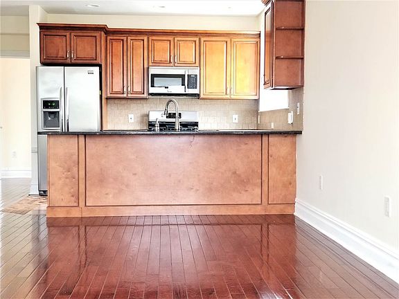 3rd image of 1000 West St APT 3A