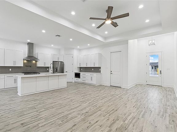 3rd image of 186 Sugarpine Dr